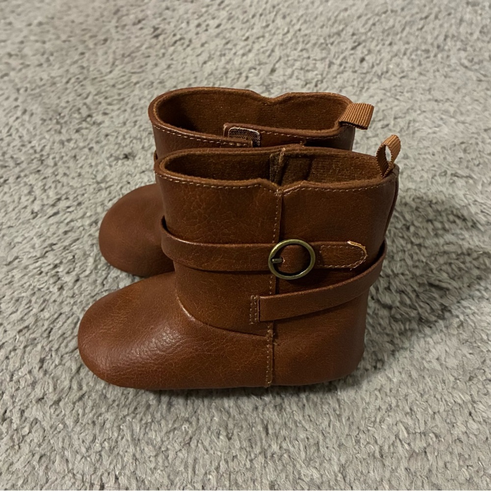 4/$25 Old Navy Cozy Brown Baby Boots with Strap Detail Velcro 12-18 months